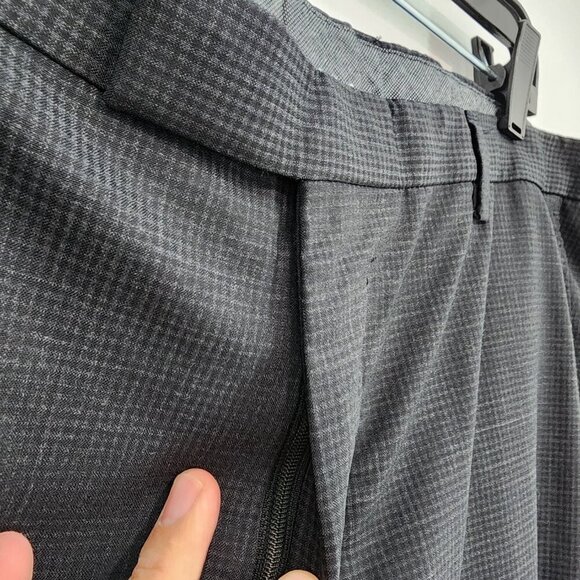 BOSS Hugo Boss Men's 100% Virgin Wool Micro Houndstooth Slim Leg Pants - 40R - Picture 5 of 11